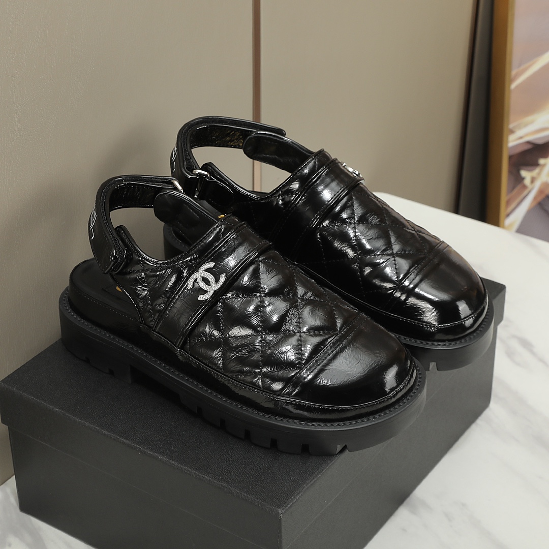 CHANEL Thick-soled toe slippers