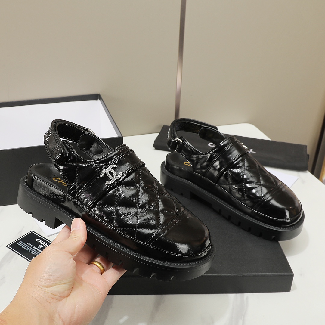 CHANEL Thick-soled toe slippers
