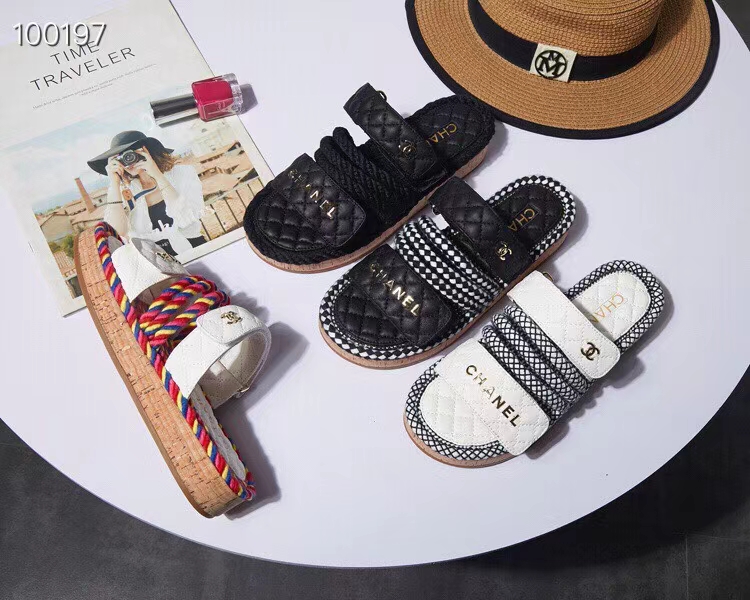 Chanel colour-blocked knots with rhombic chunky sandals