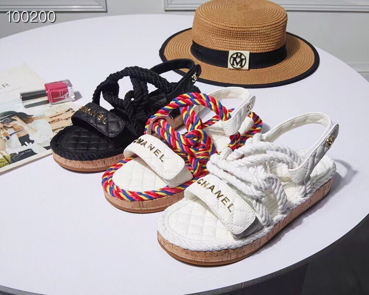 Chanel colour-blocked knots with rhombic chunky sandals