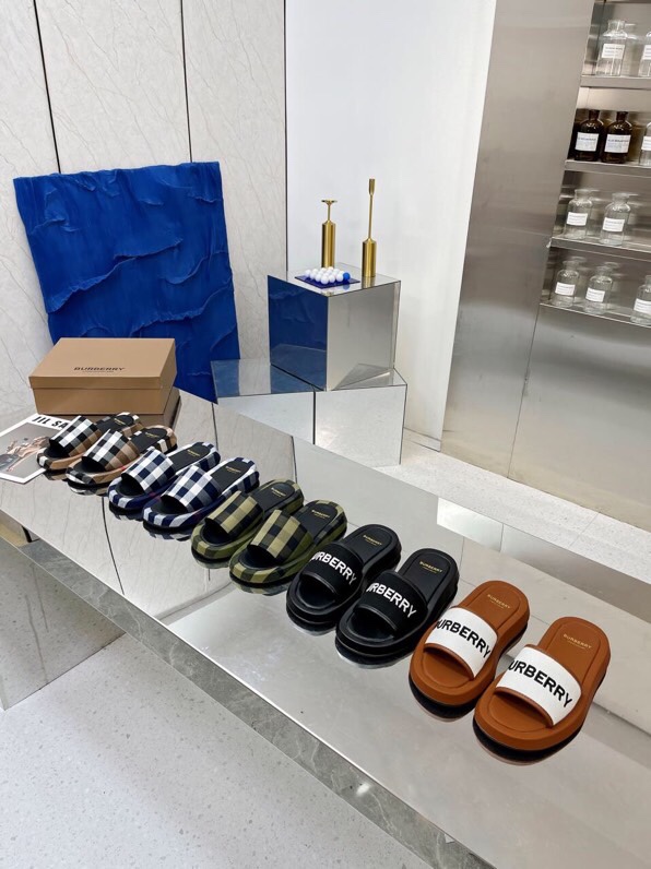 Burberry classic embroidered checked slippers