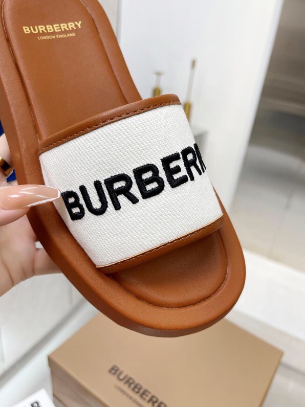 Burberry classic embroidered checked slippers