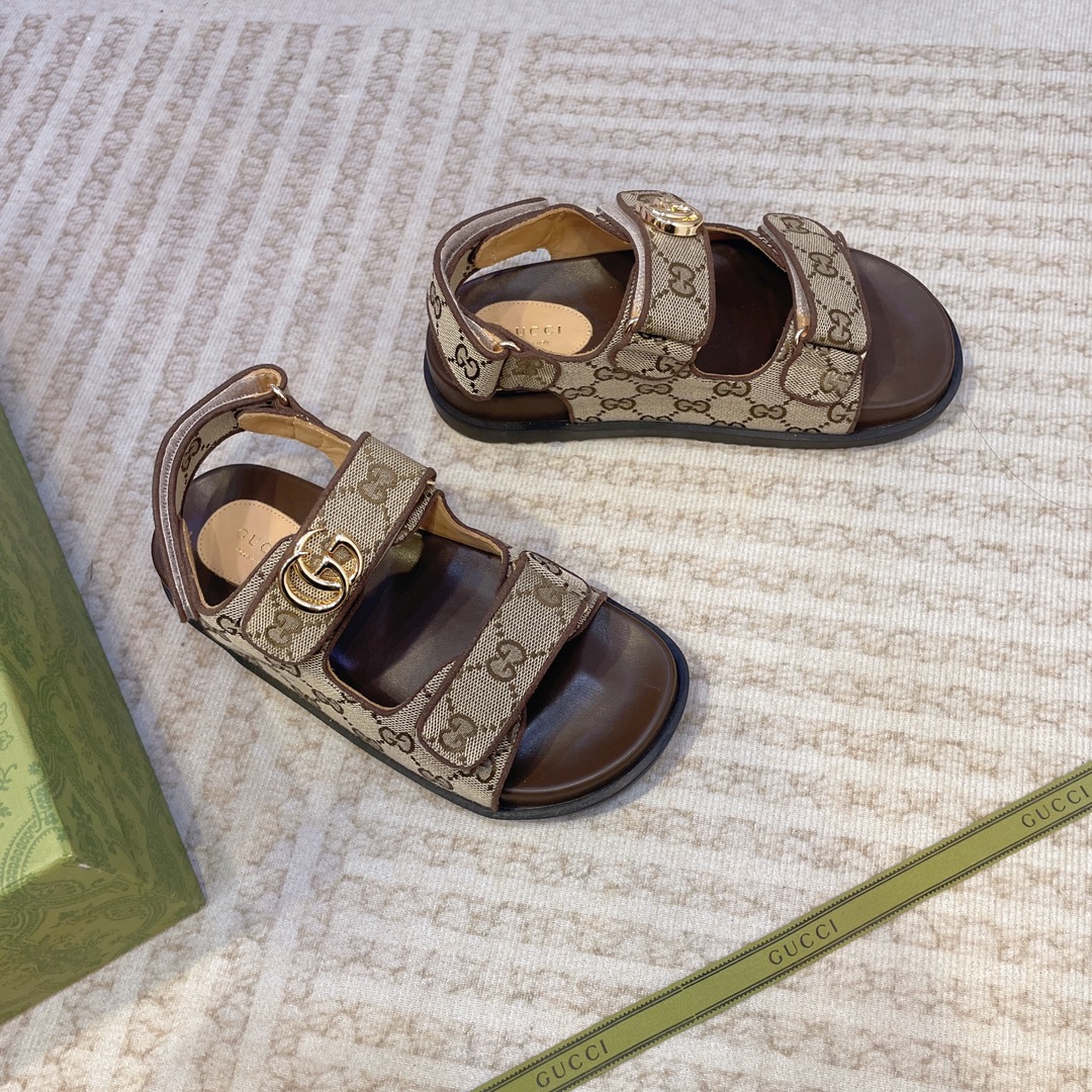 GUCCI Sandals for beach shoes