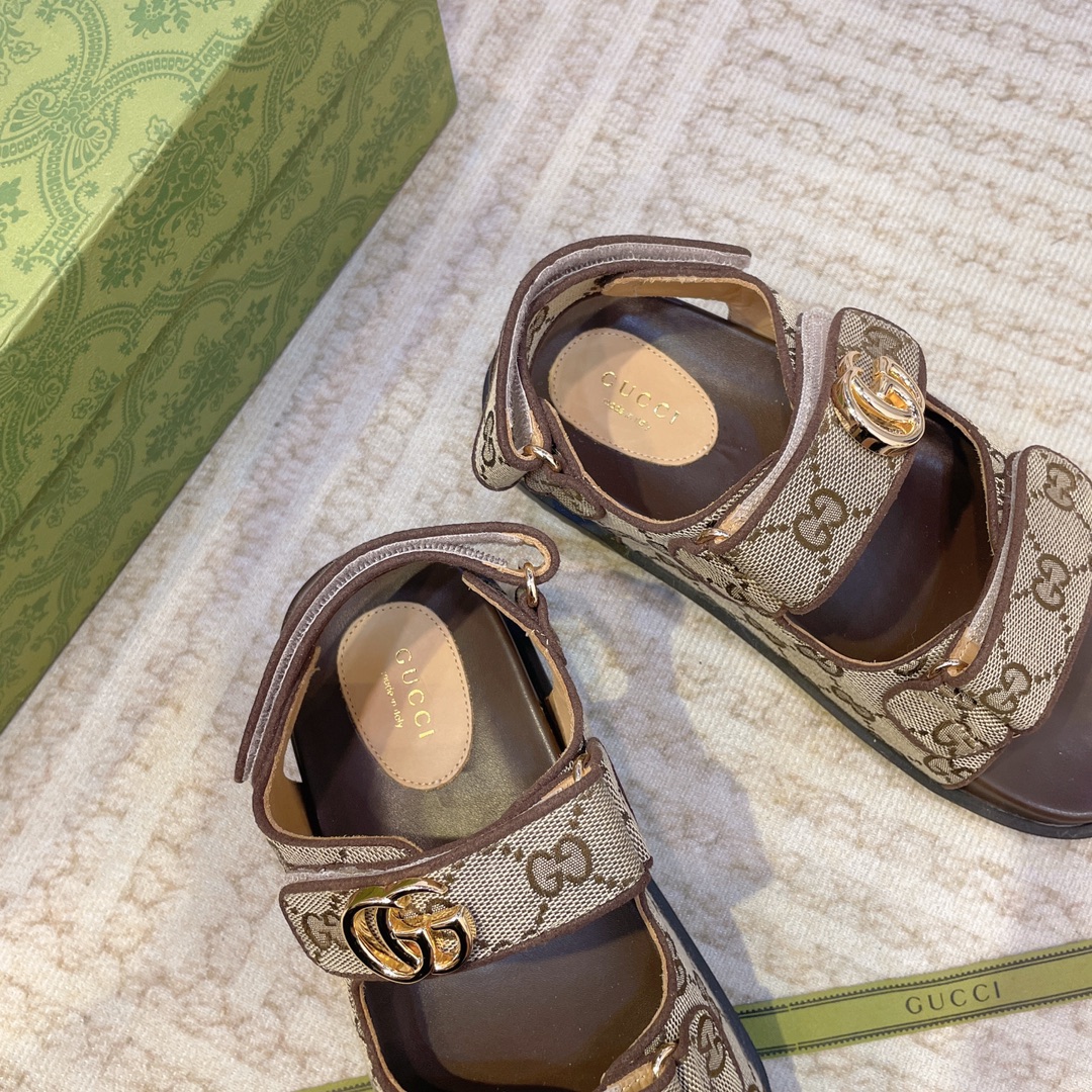 GUCCI Sandals for beach shoes