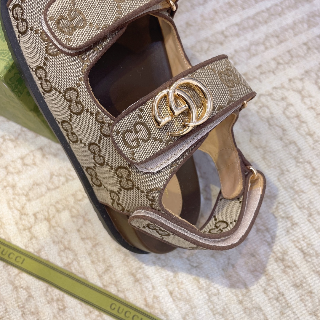 GUCCI Sandals for beach shoes