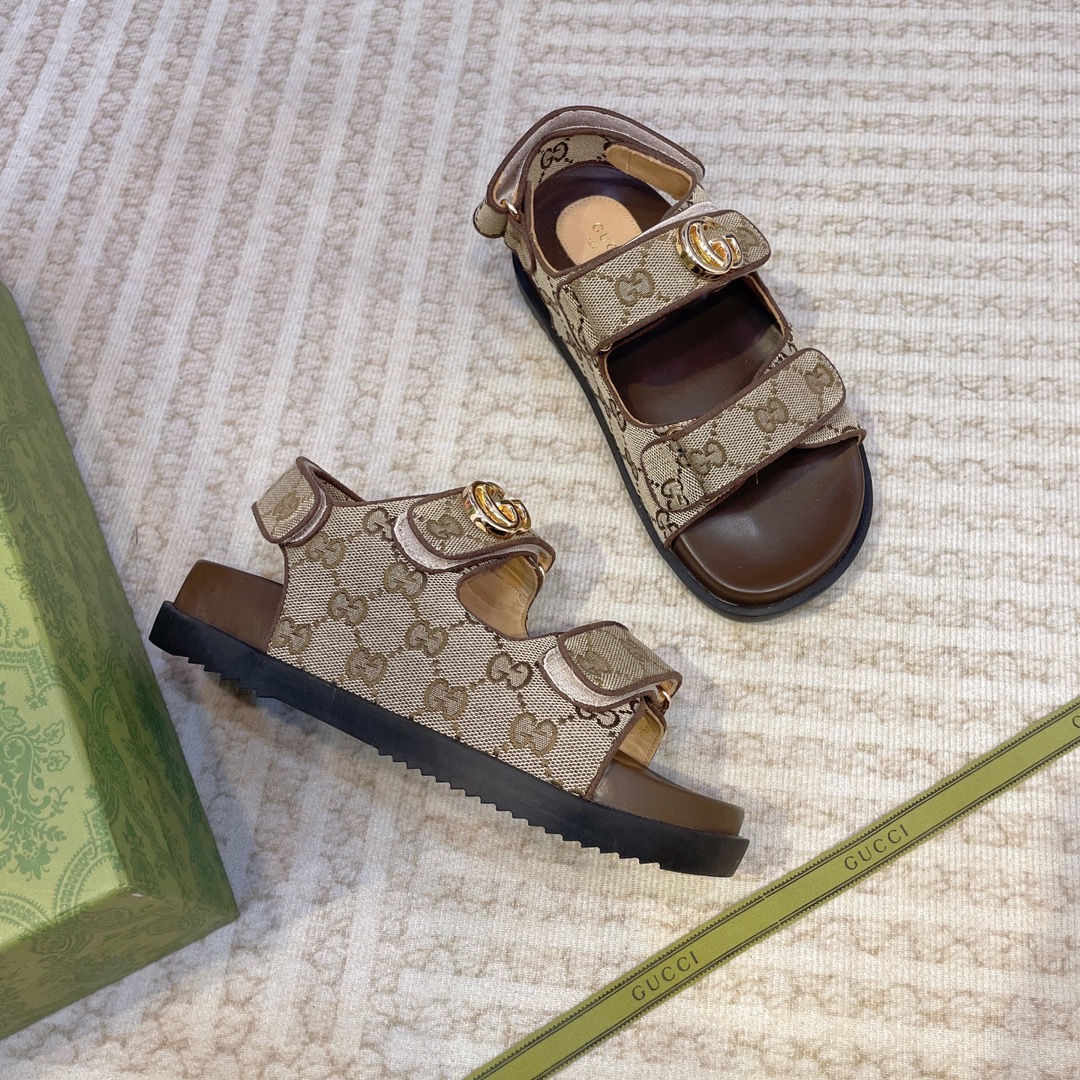 GUCCI Sandals for beach shoes