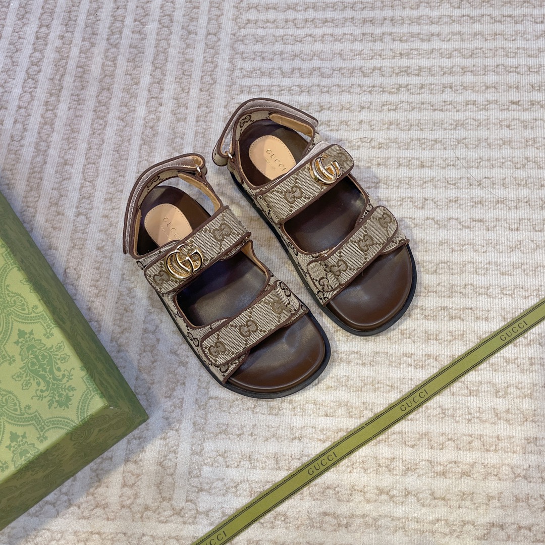 GUCCI Sandals for beach shoes