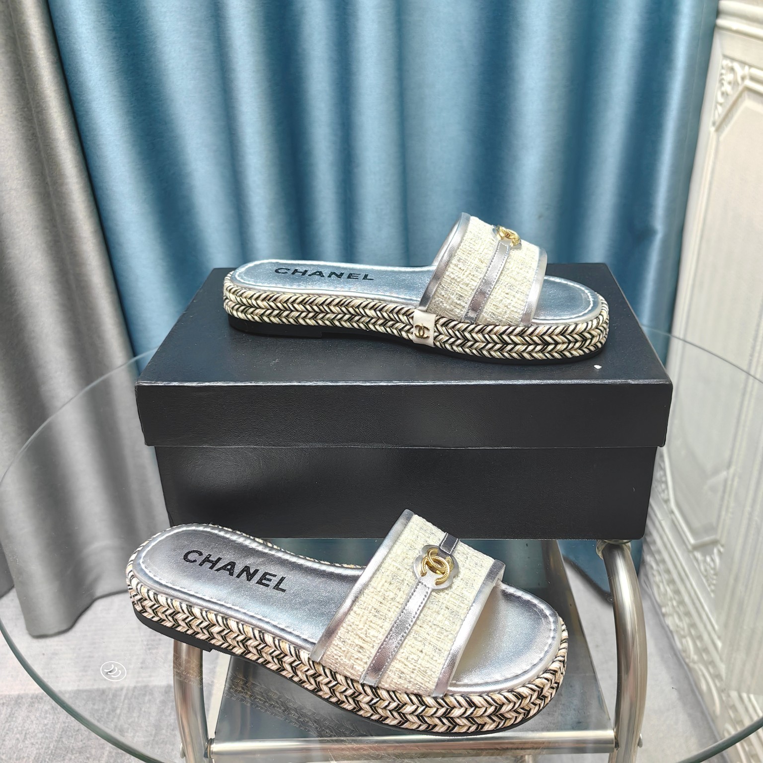 CHANEL Flat straw sandals