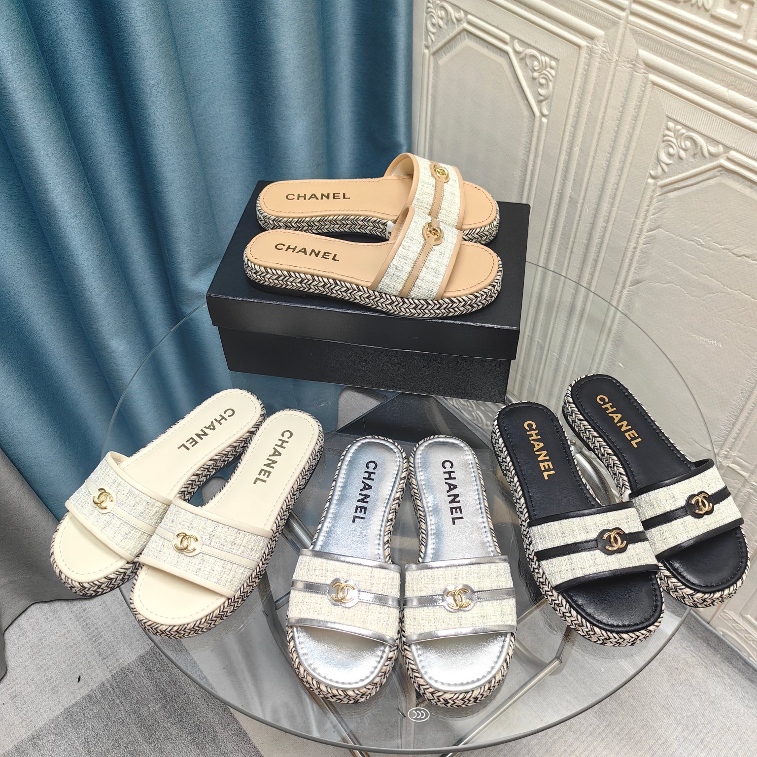 CHANEL Flat straw sandals