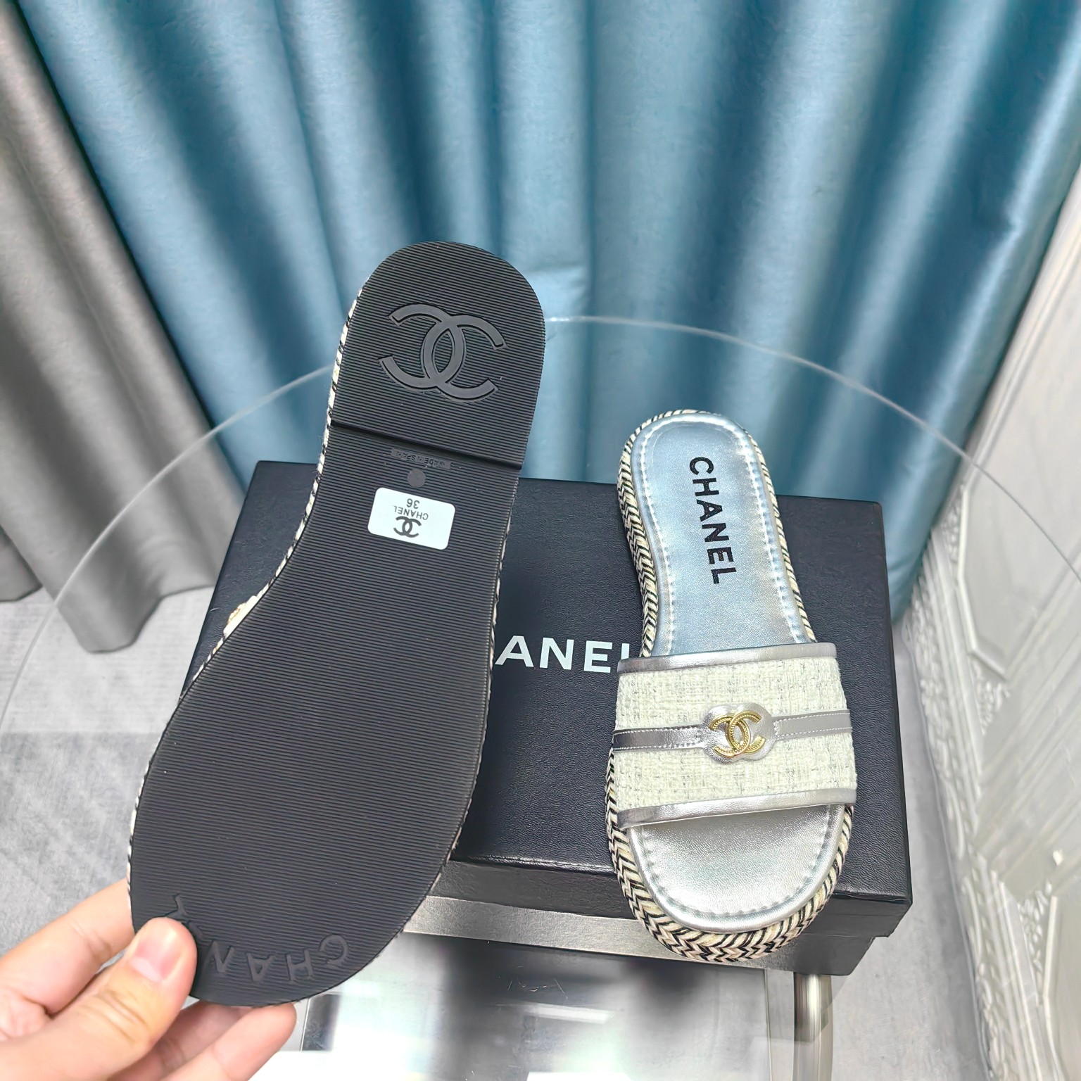 CHANEL Flat straw sandals