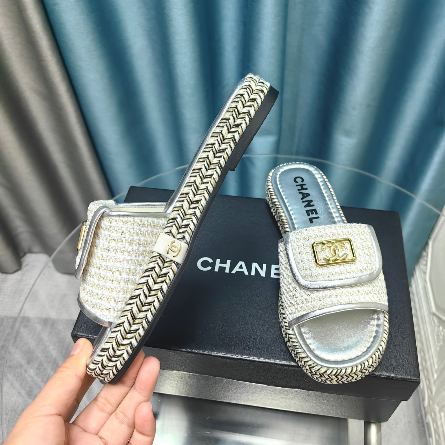 CHANEL Flat straw sandals