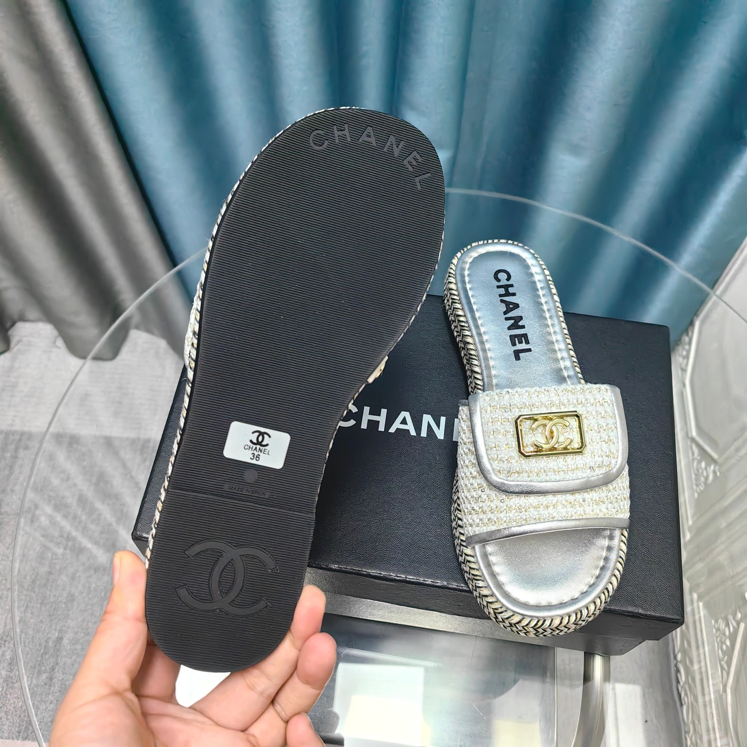 CHANEL Flat straw sandals