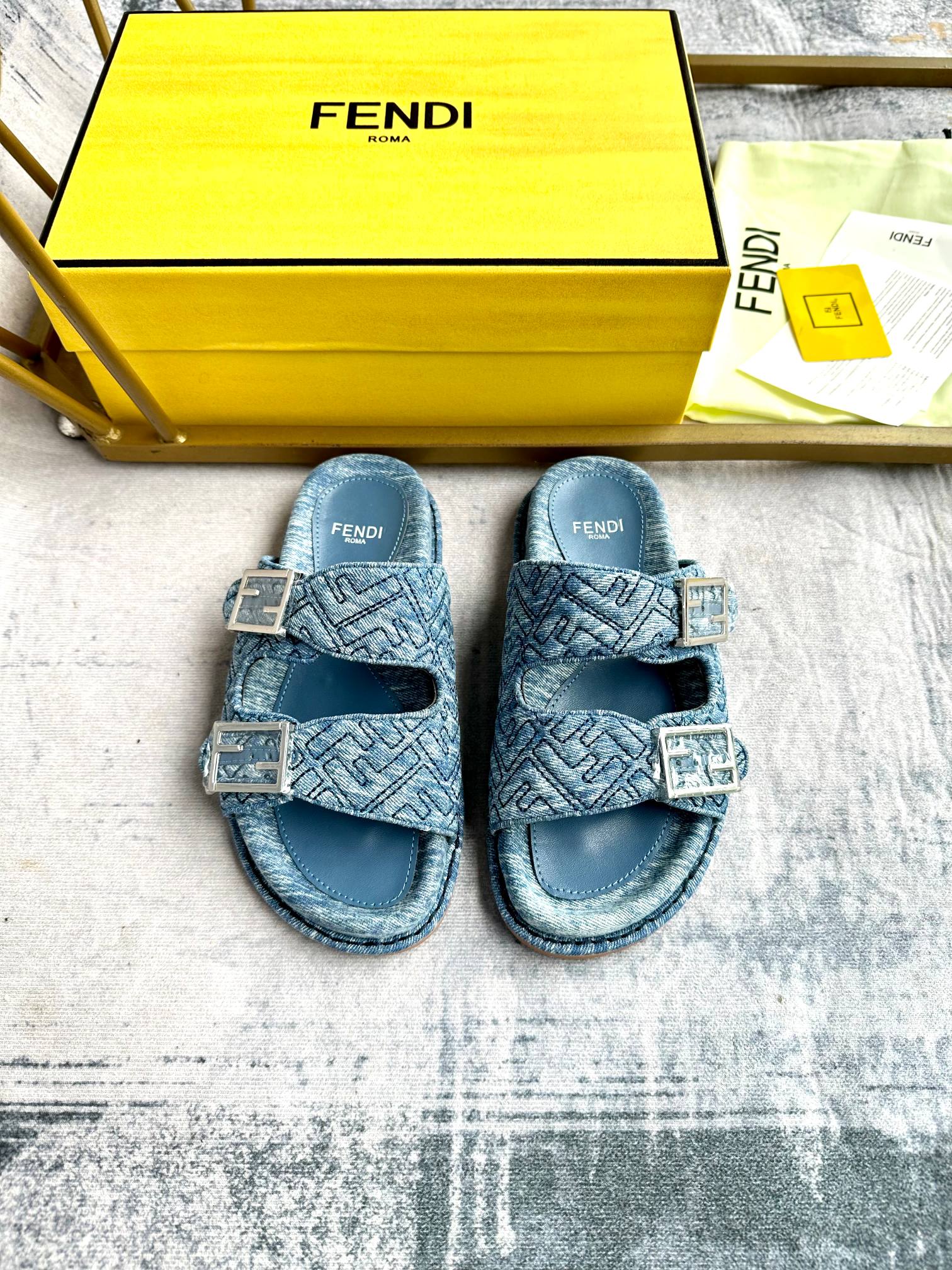 FENDI slippers