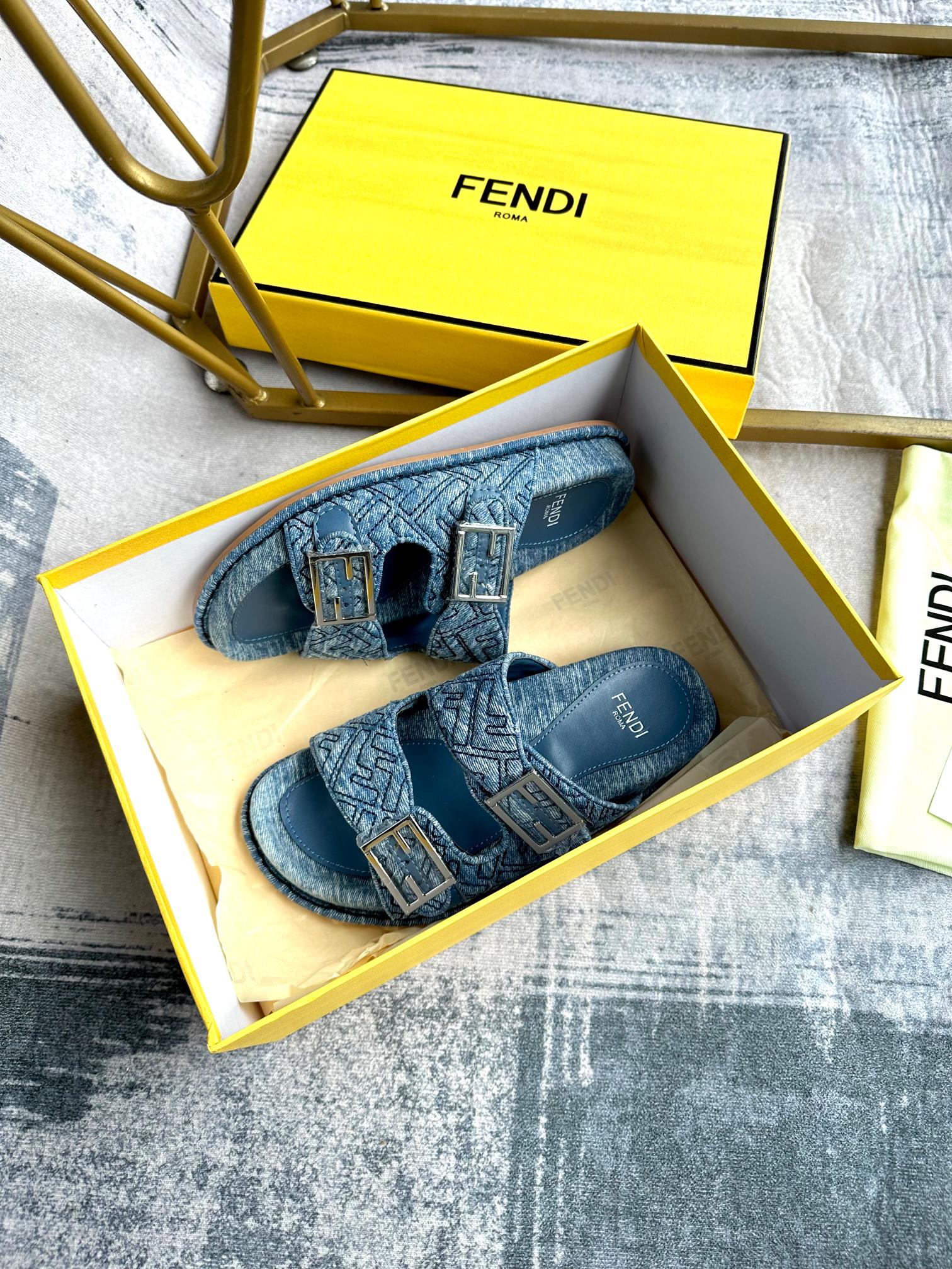 FENDI slippers