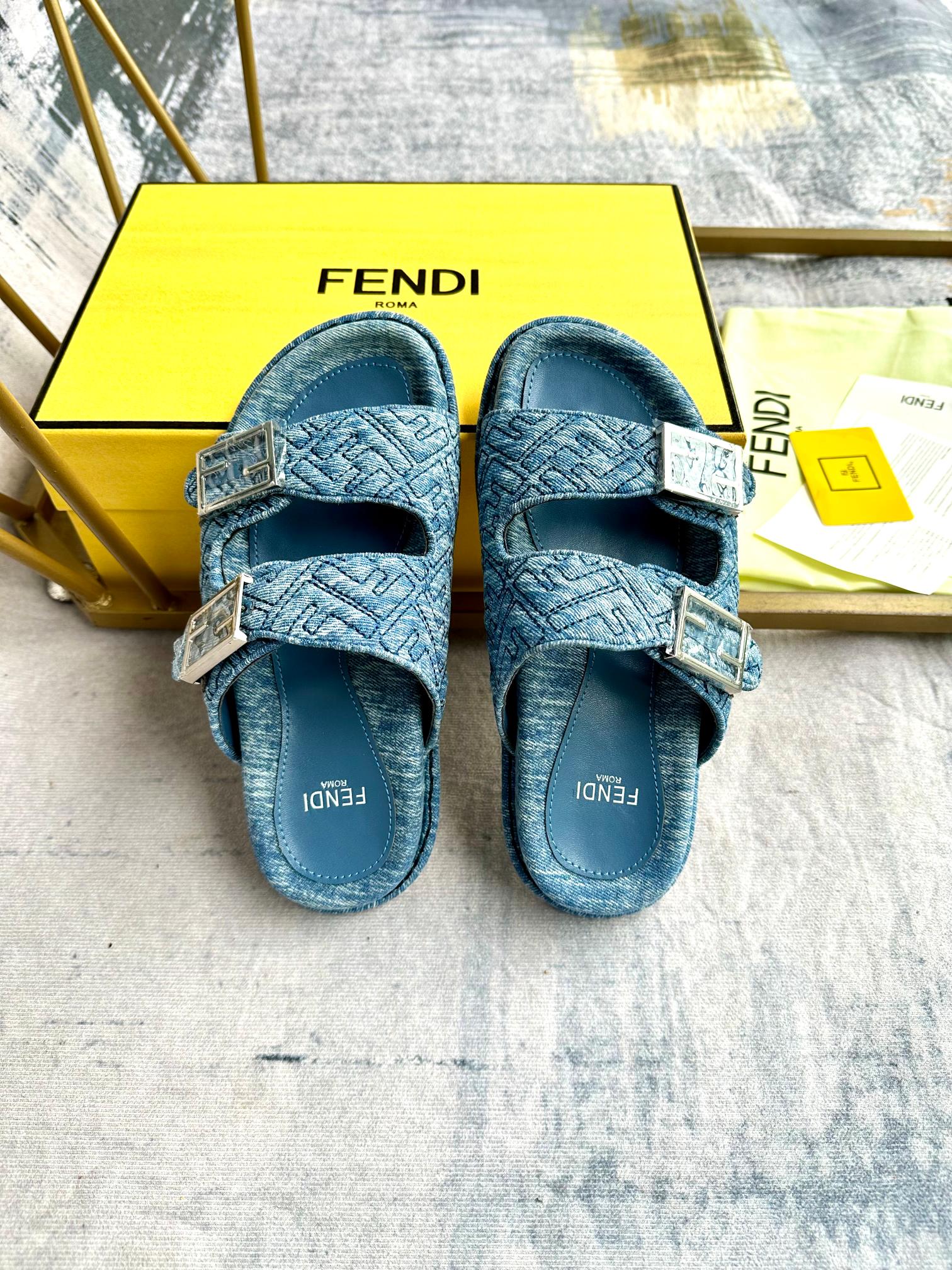 FENDI slippers