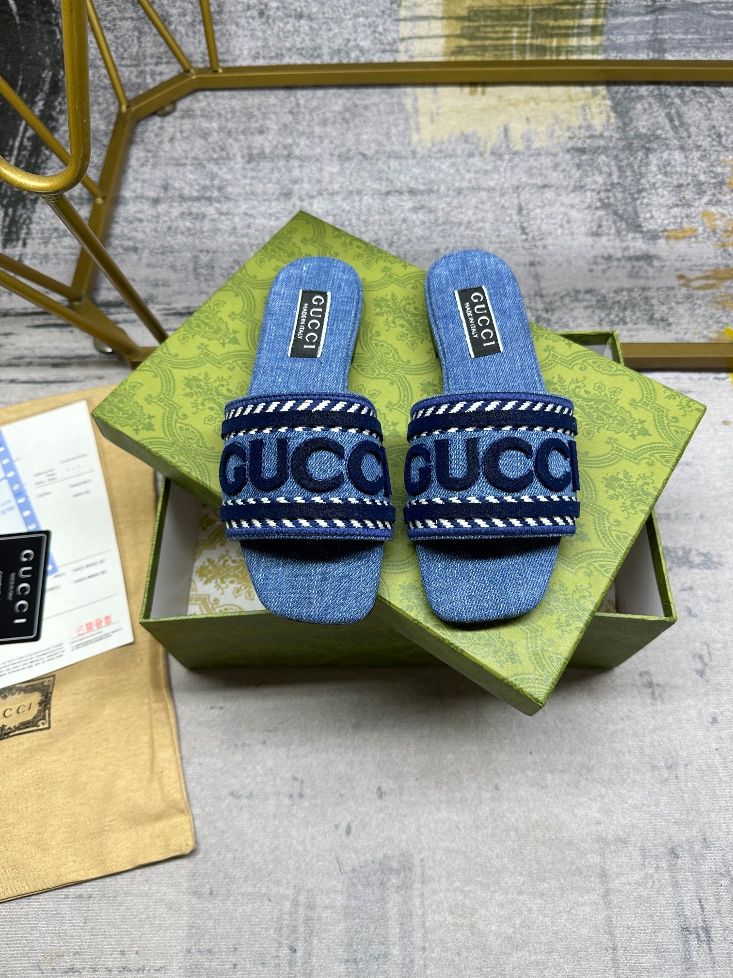GUCCI SLIPPERS