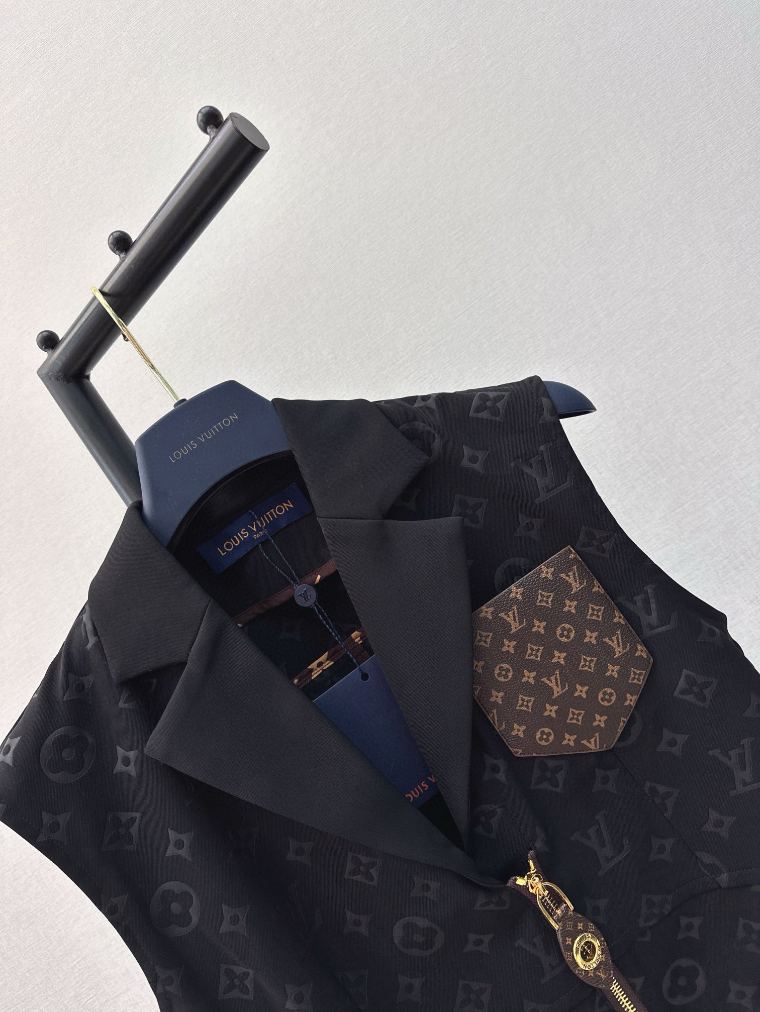 LV Embossed logo vest set