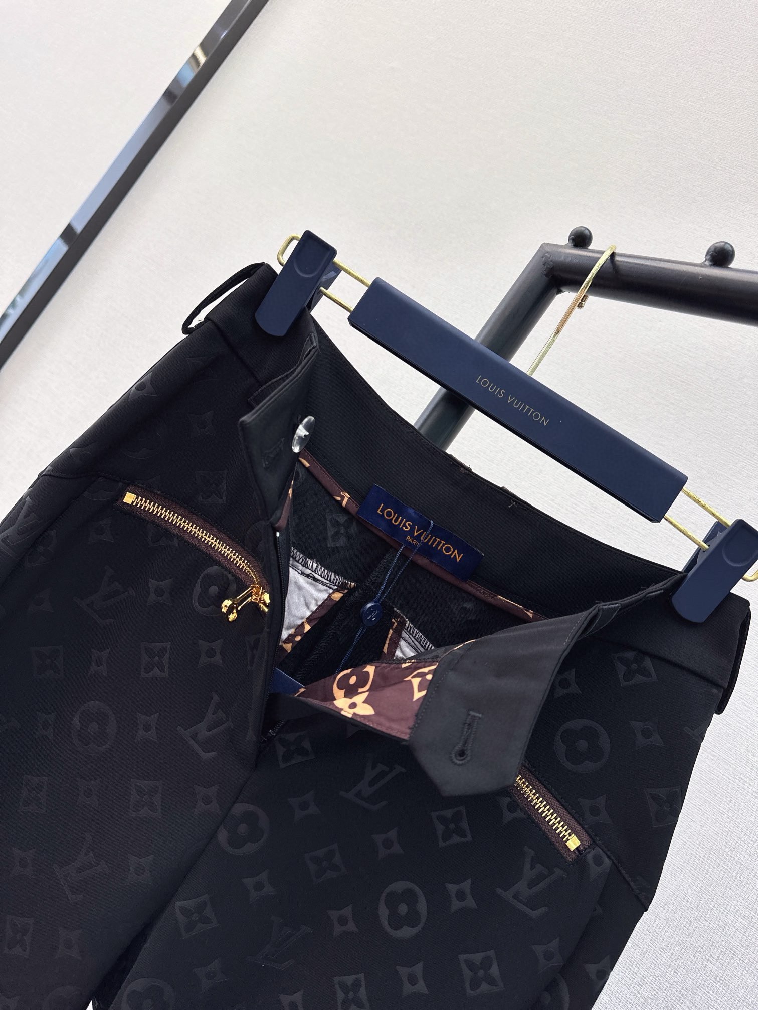 LV Embossed logo vest set