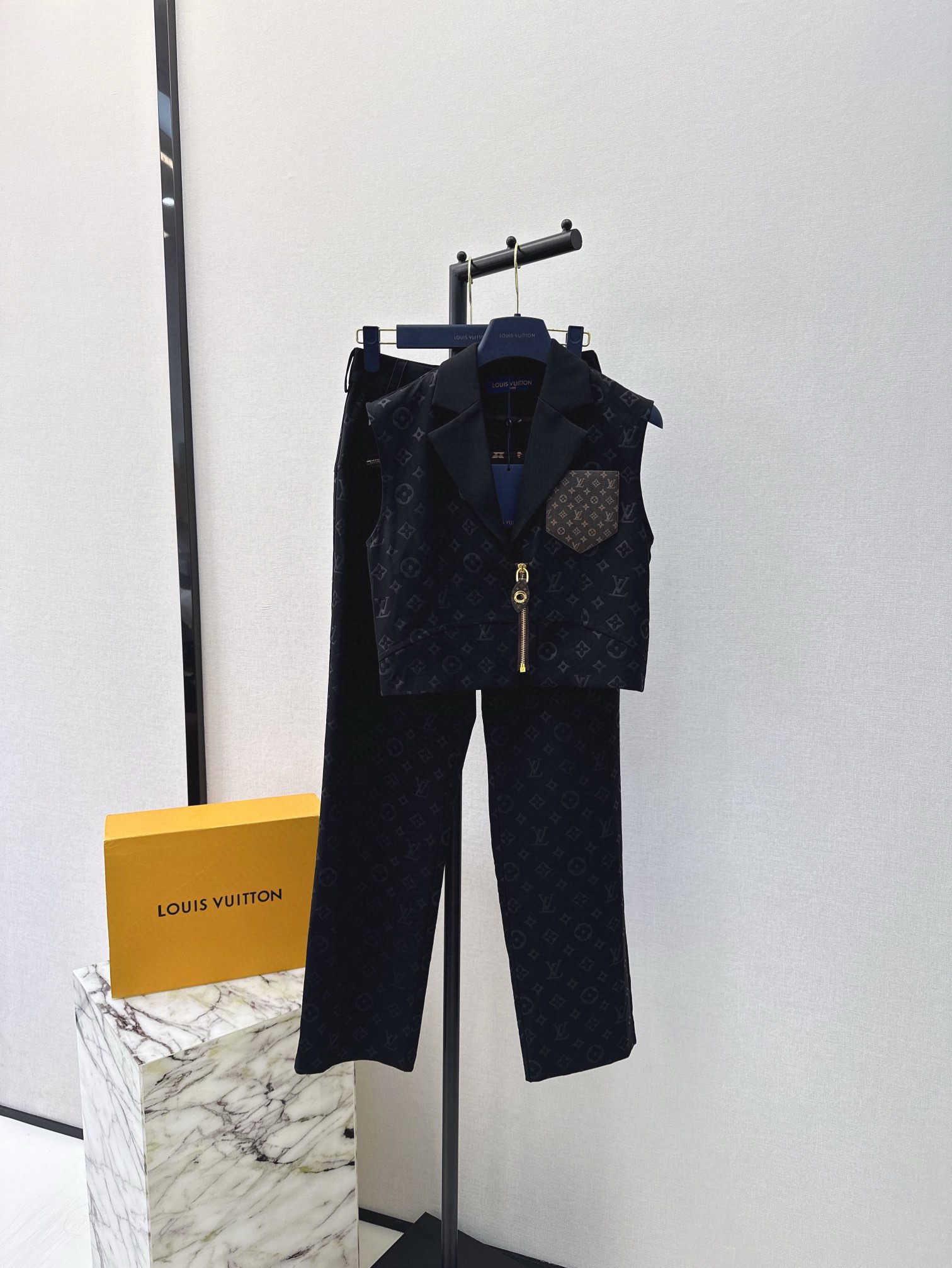 LV Embossed logo vest set