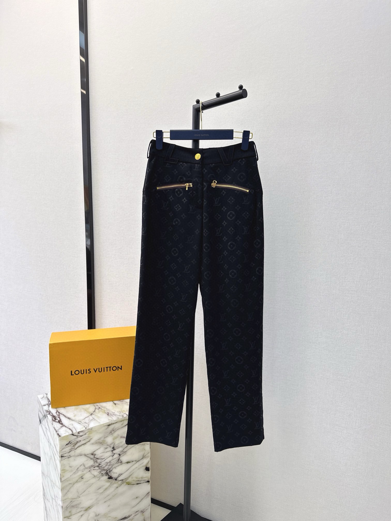 LV Embossed logo vest set