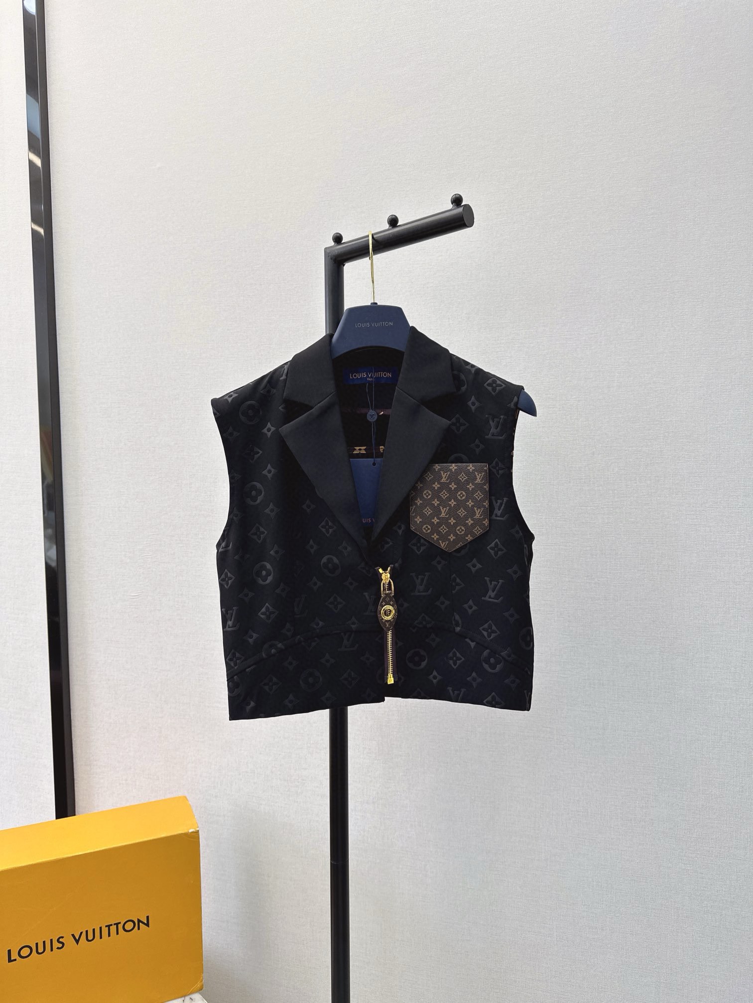 LV Embossed logo vest set