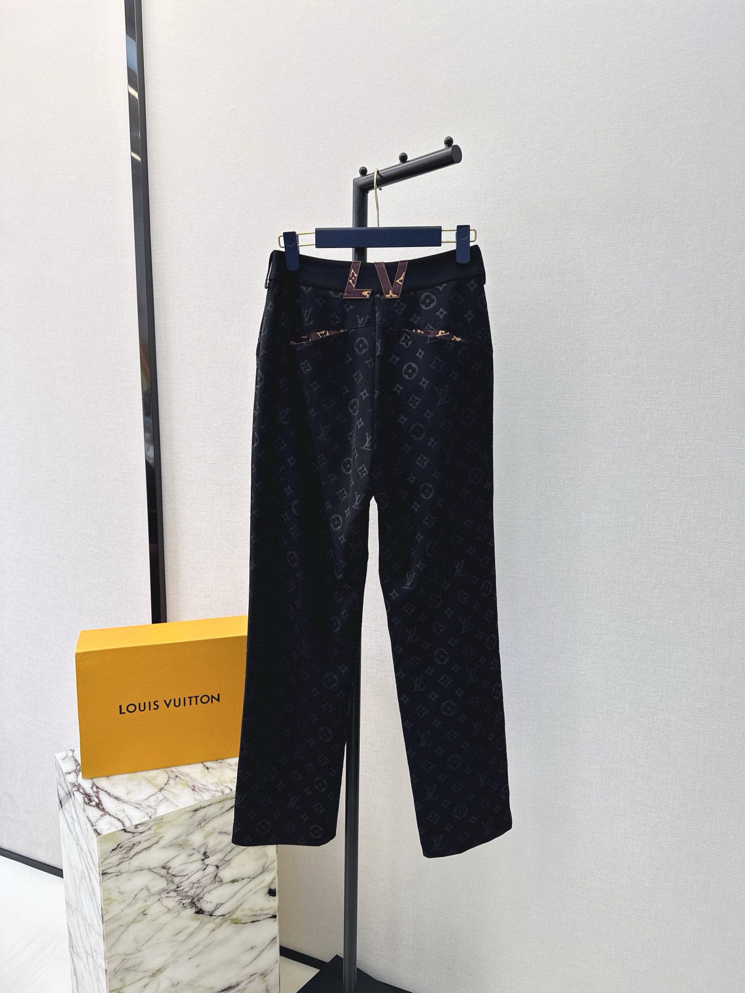 LV Embossed logo vest set