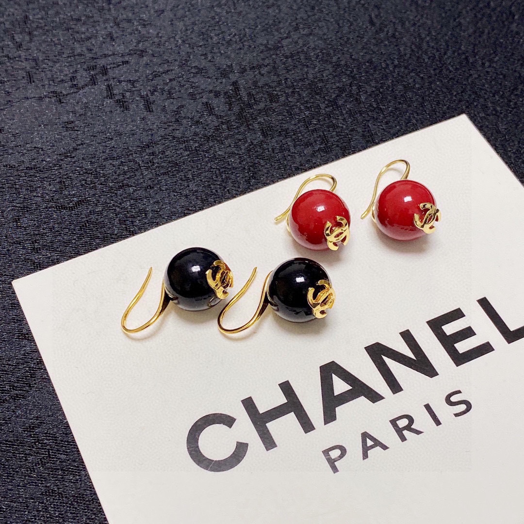 CHANEL Stud earrings