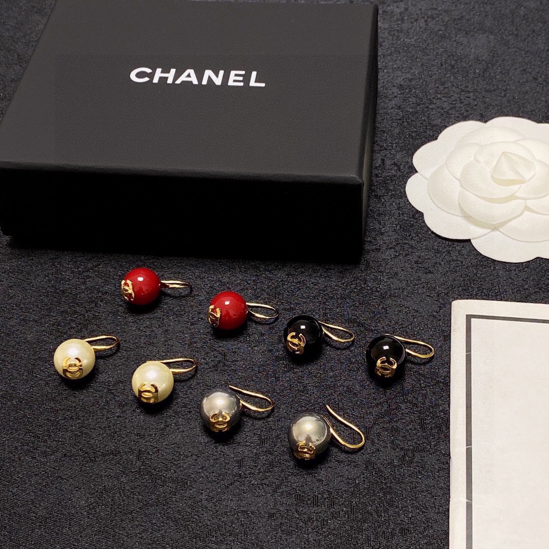 CHANEL Stud earrings