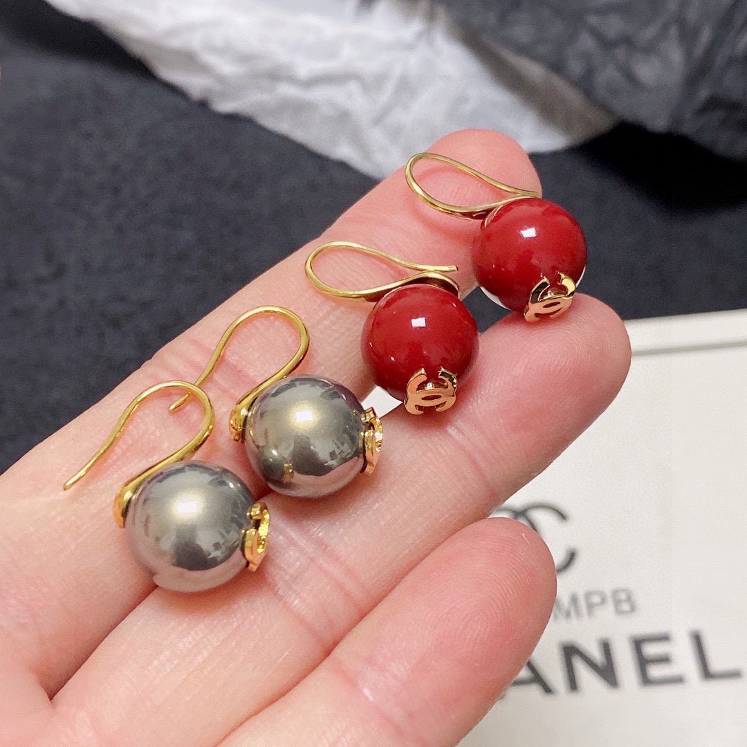 CHANEL Stud earrings