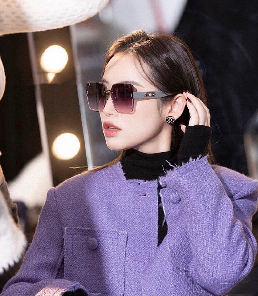 CHANEL Sunglasses