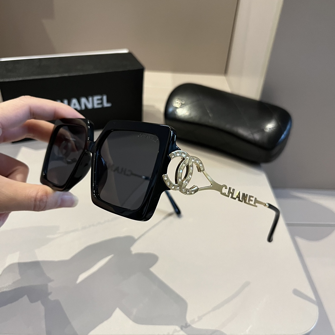 CHANEL Sunglasses