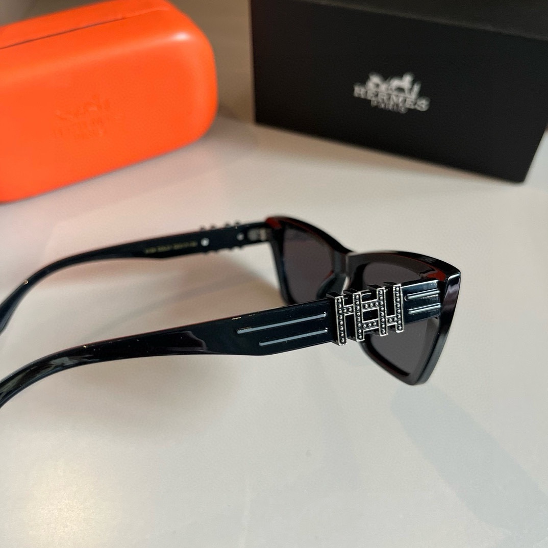 HERMES Sunglasses