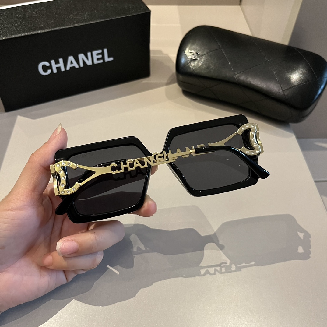 CHANEL Sunglasses