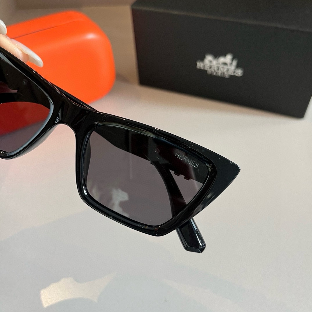 HERMES Sunglasses