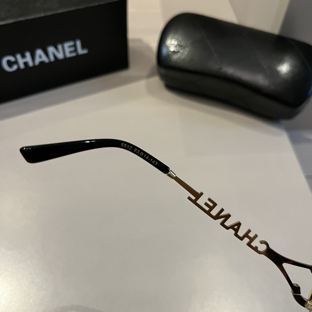 CHANEL Sunglasses