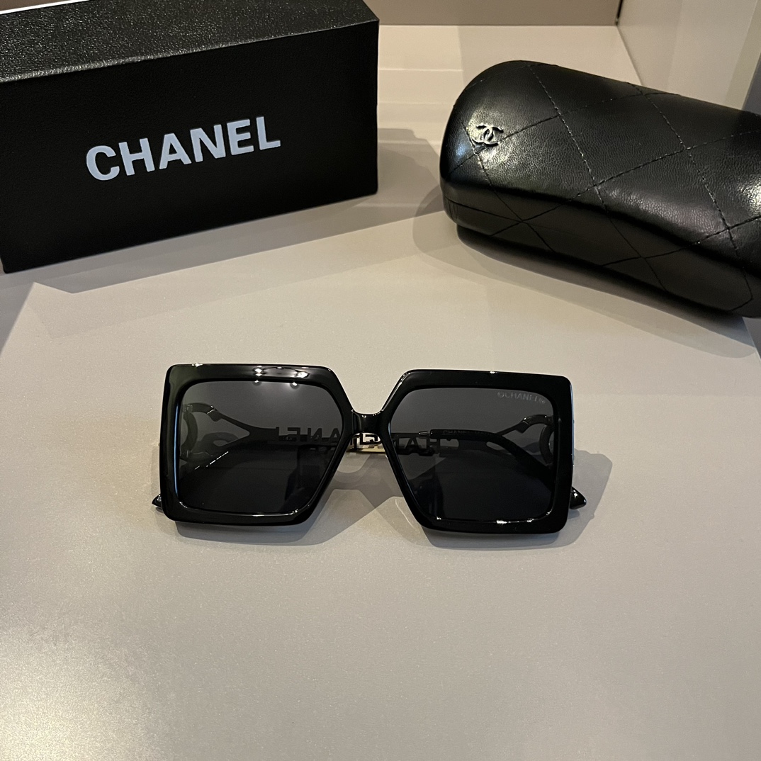 CHANEL Sunglasses