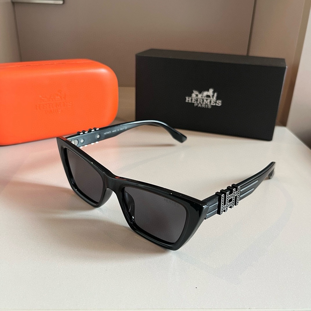 HERMES Sunglasses