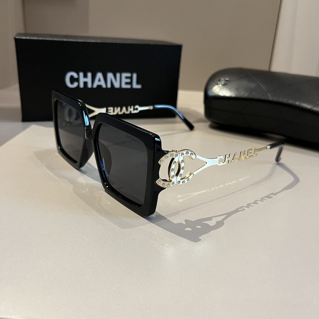 CHANEL Sunglasses