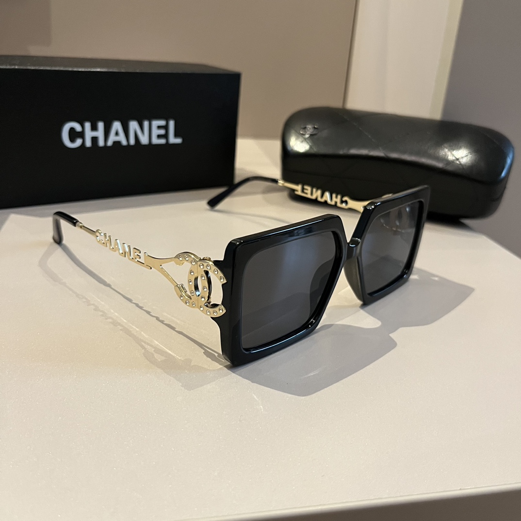 CHANEL Sunglasses