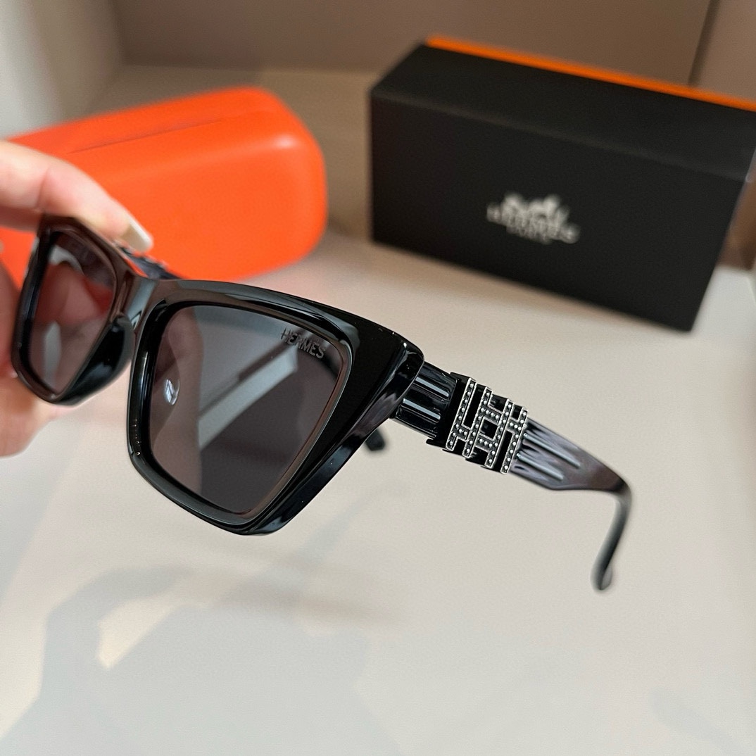 HERMES Sunglasses