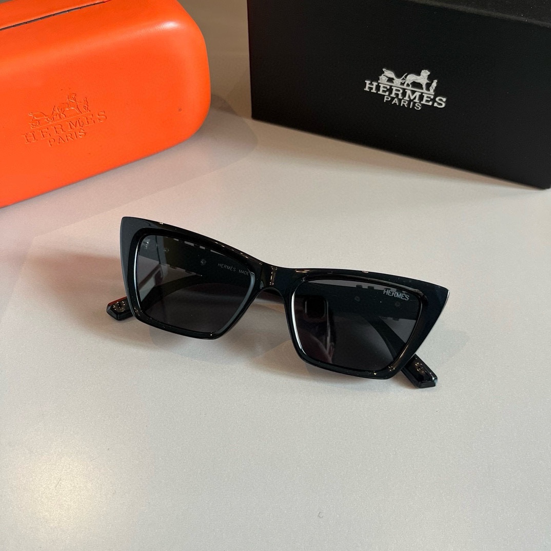 HERMES Sunglasses
