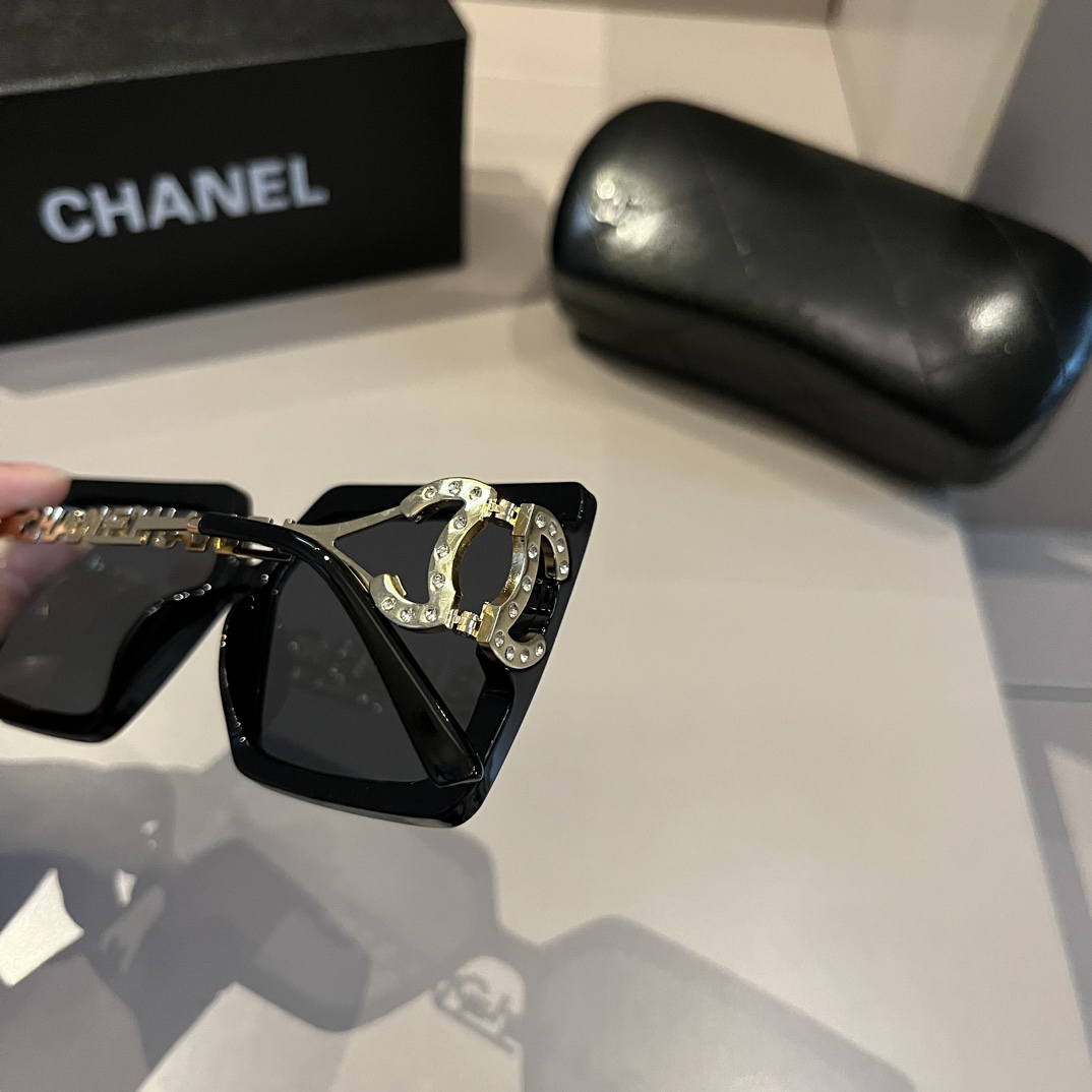 CHANEL Sunglasses