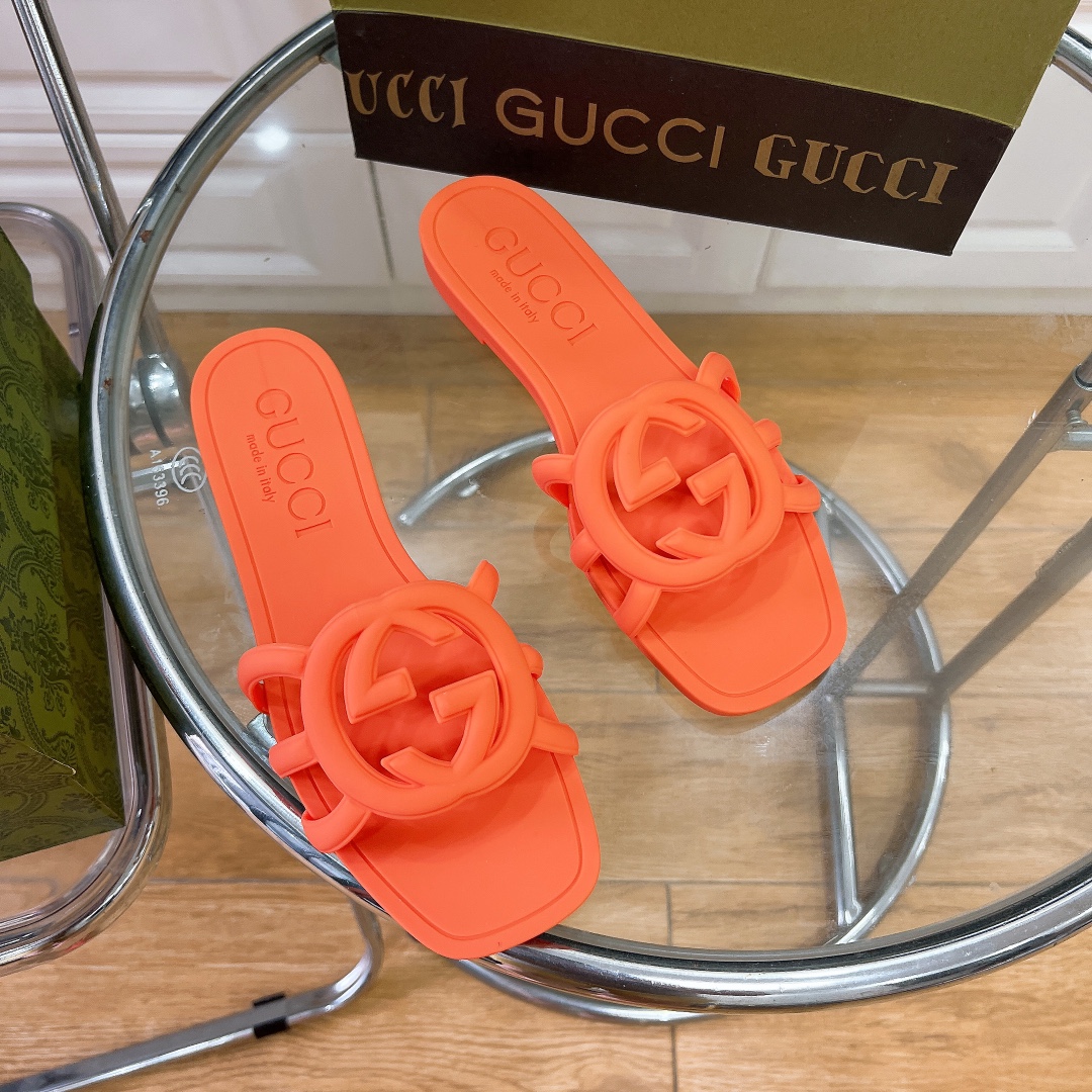 GUCCI women interlocking G slides sandal