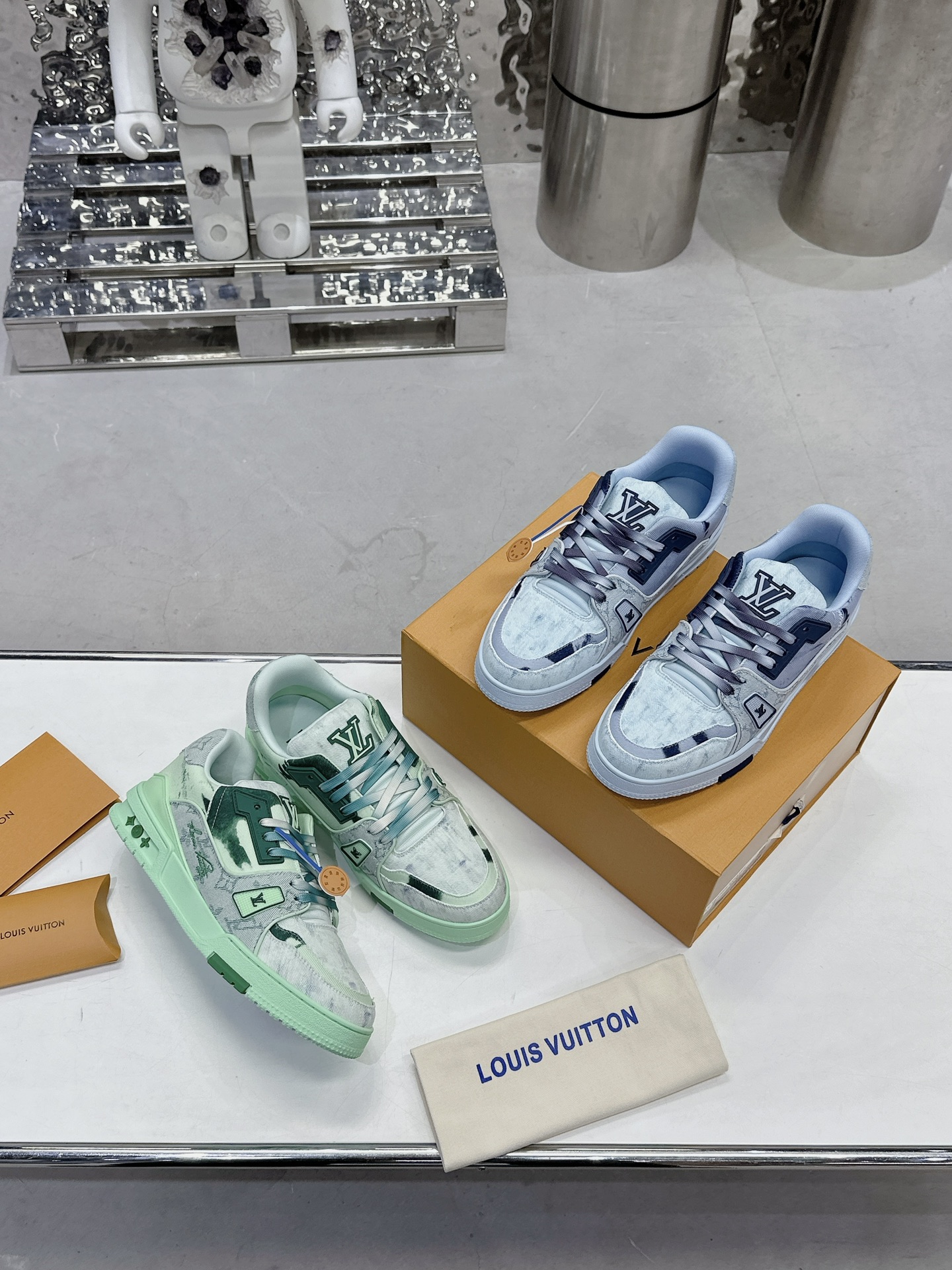 Lv TRAINER Sneakers