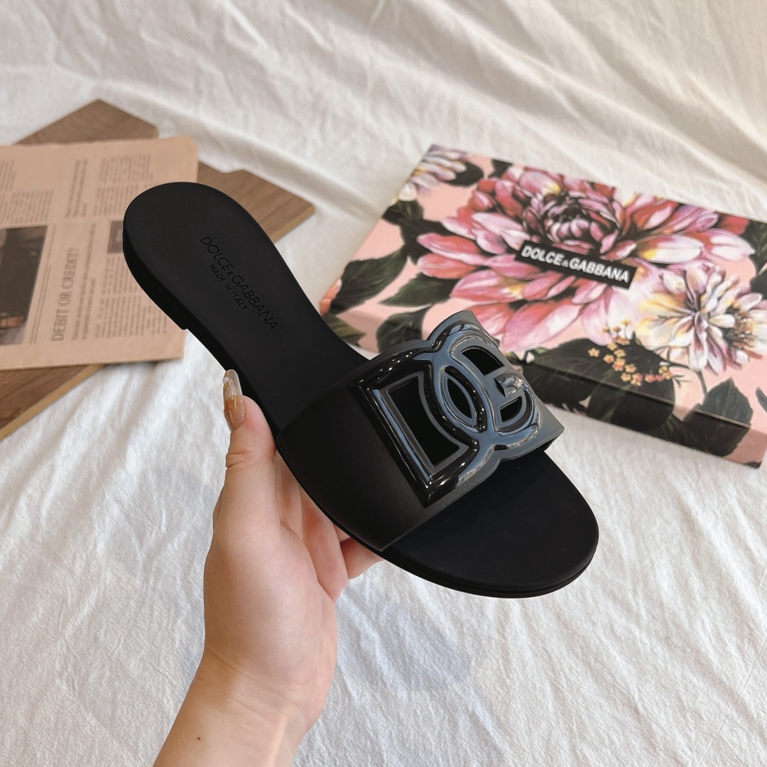 Dolce & Gabbana slippers
