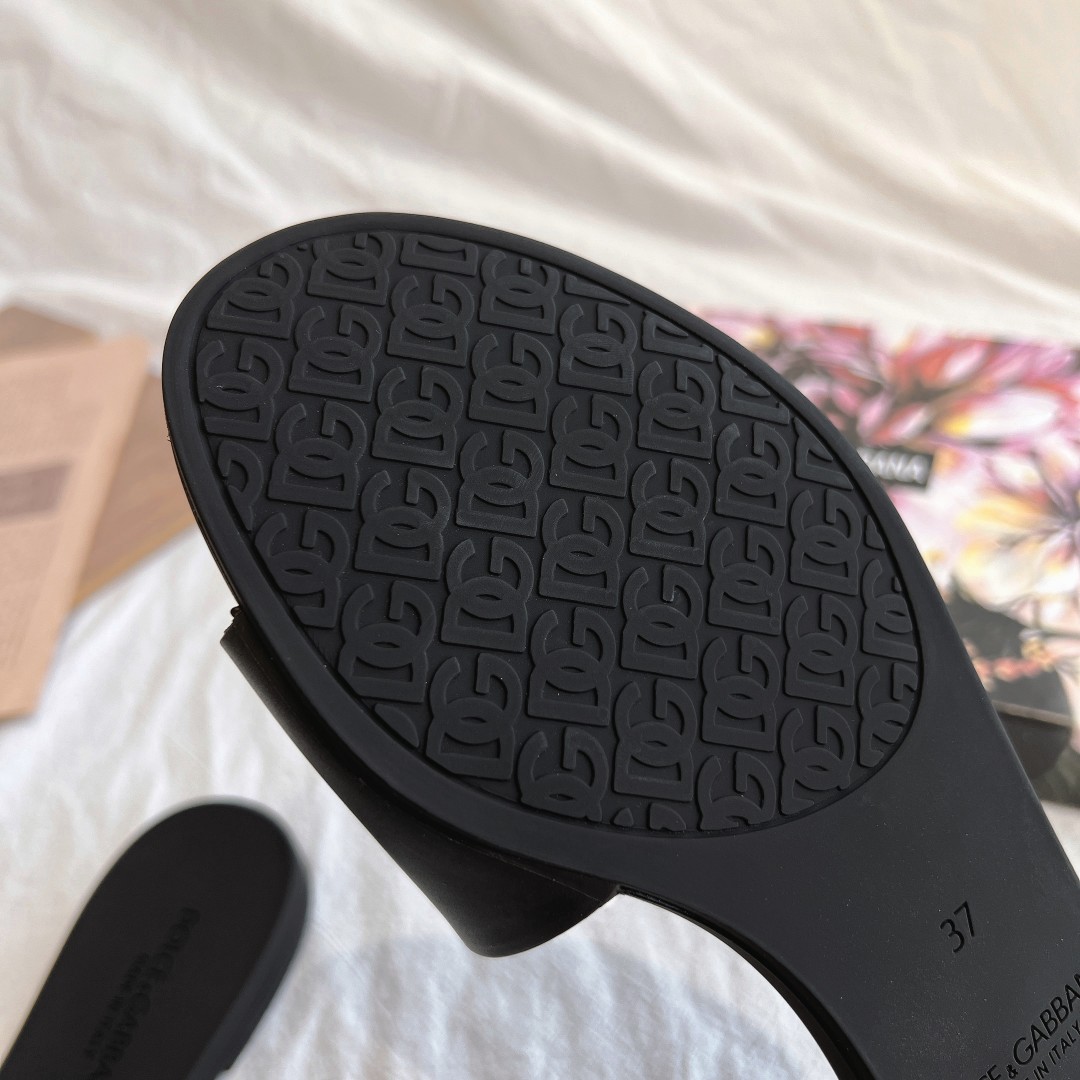 Dolce & Gabbana slippers