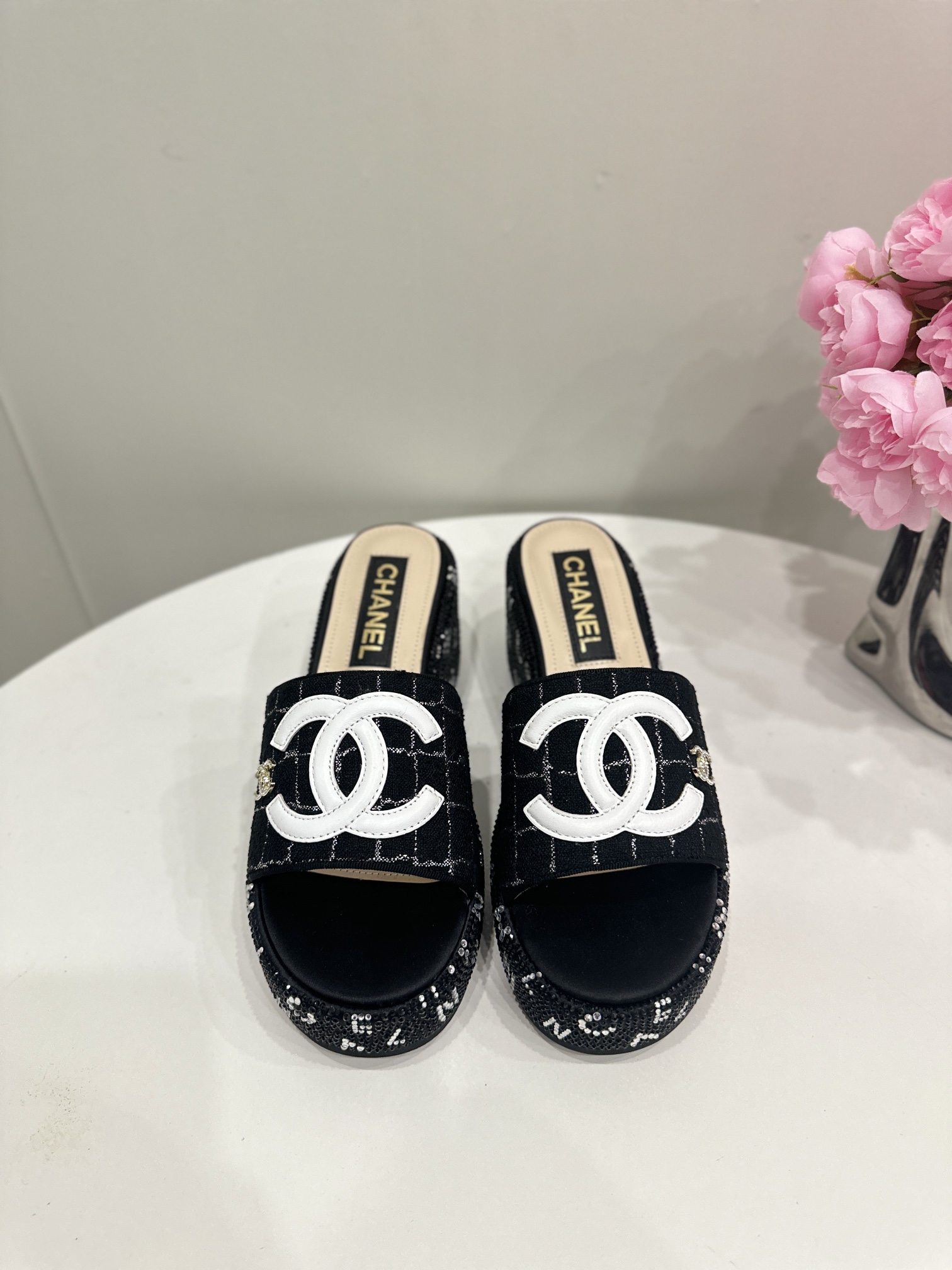CHANEL SLIDES