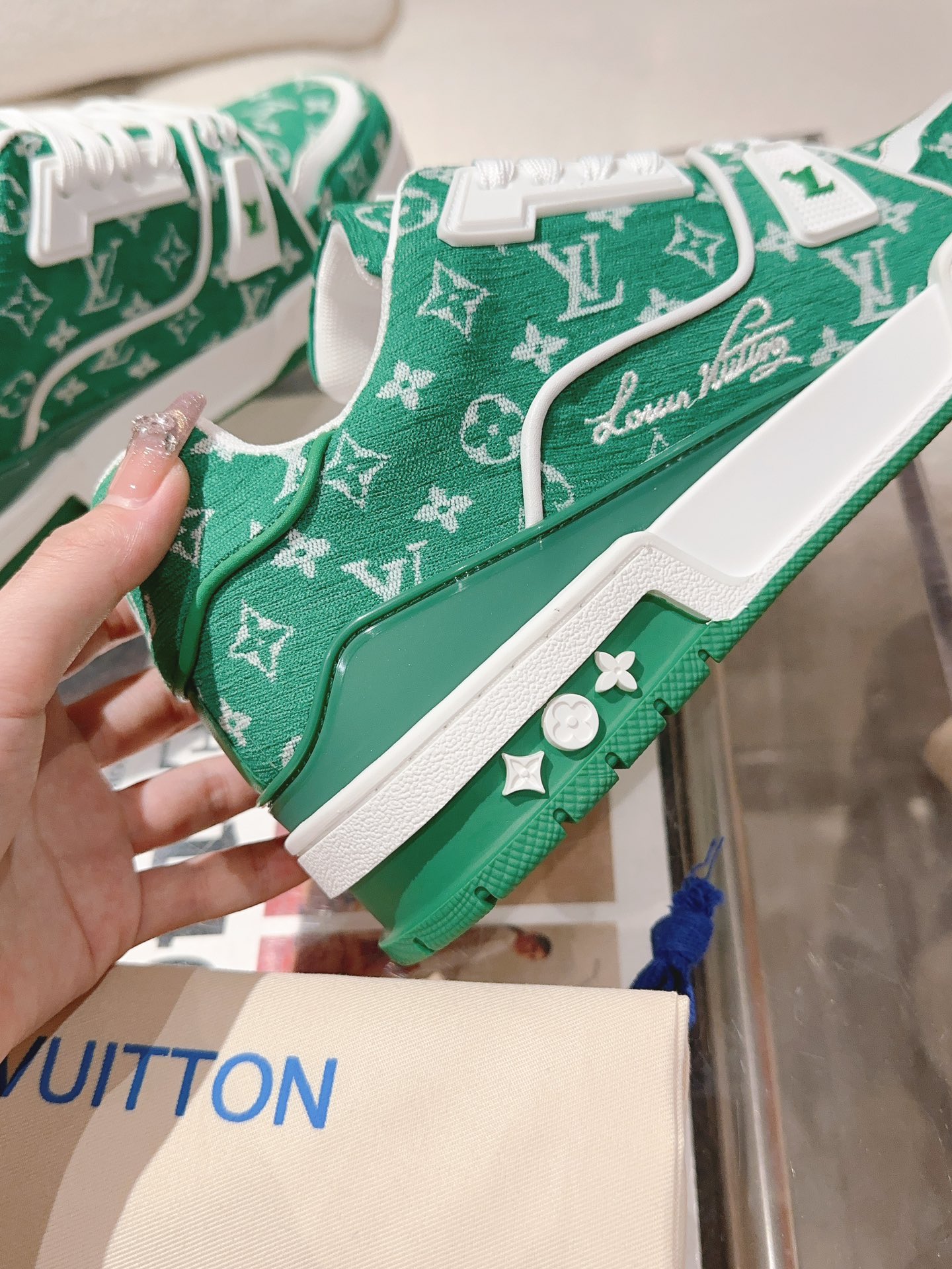 LOUIS VUITTON SNEAKERS