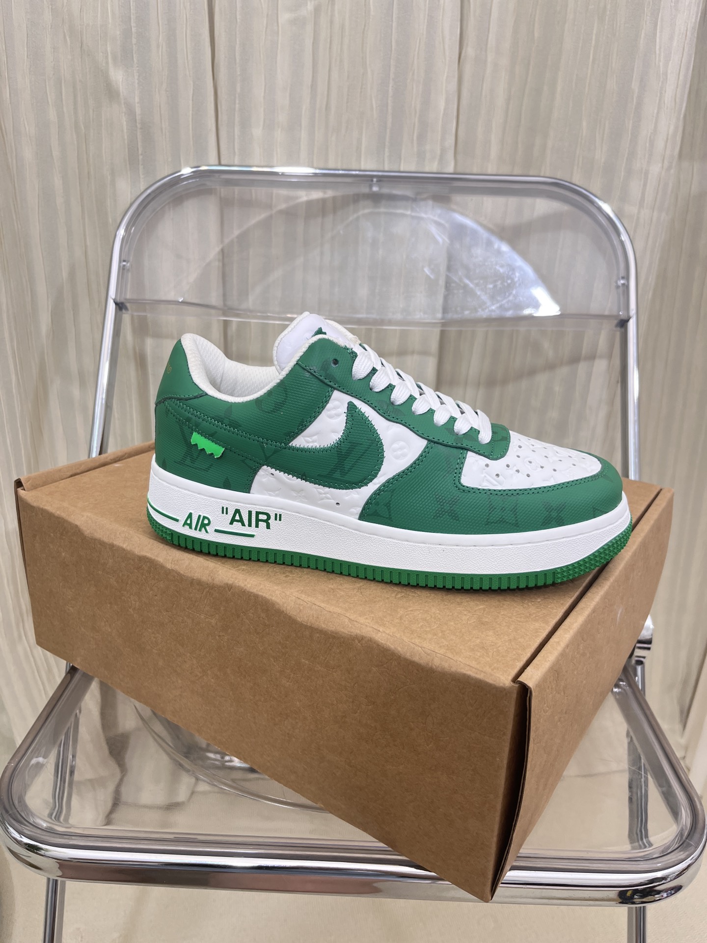 LOUIS VUITTON SNEAKERS