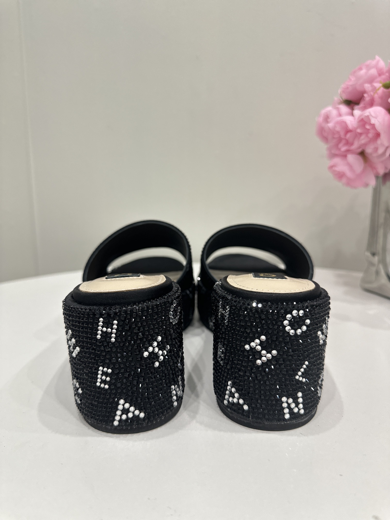 CHANEL SLIDES